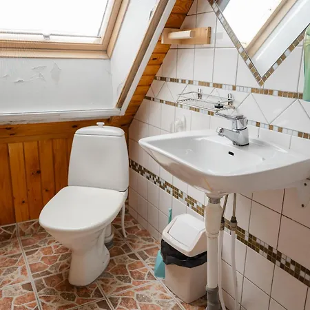 Suurjaerve Kuelalistemaja