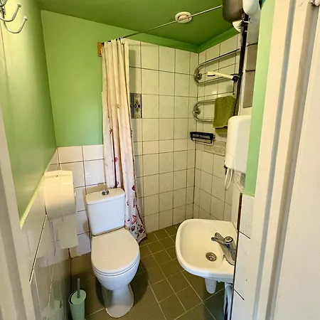 Suurjaerve Kuelalistemaja Gasthuis